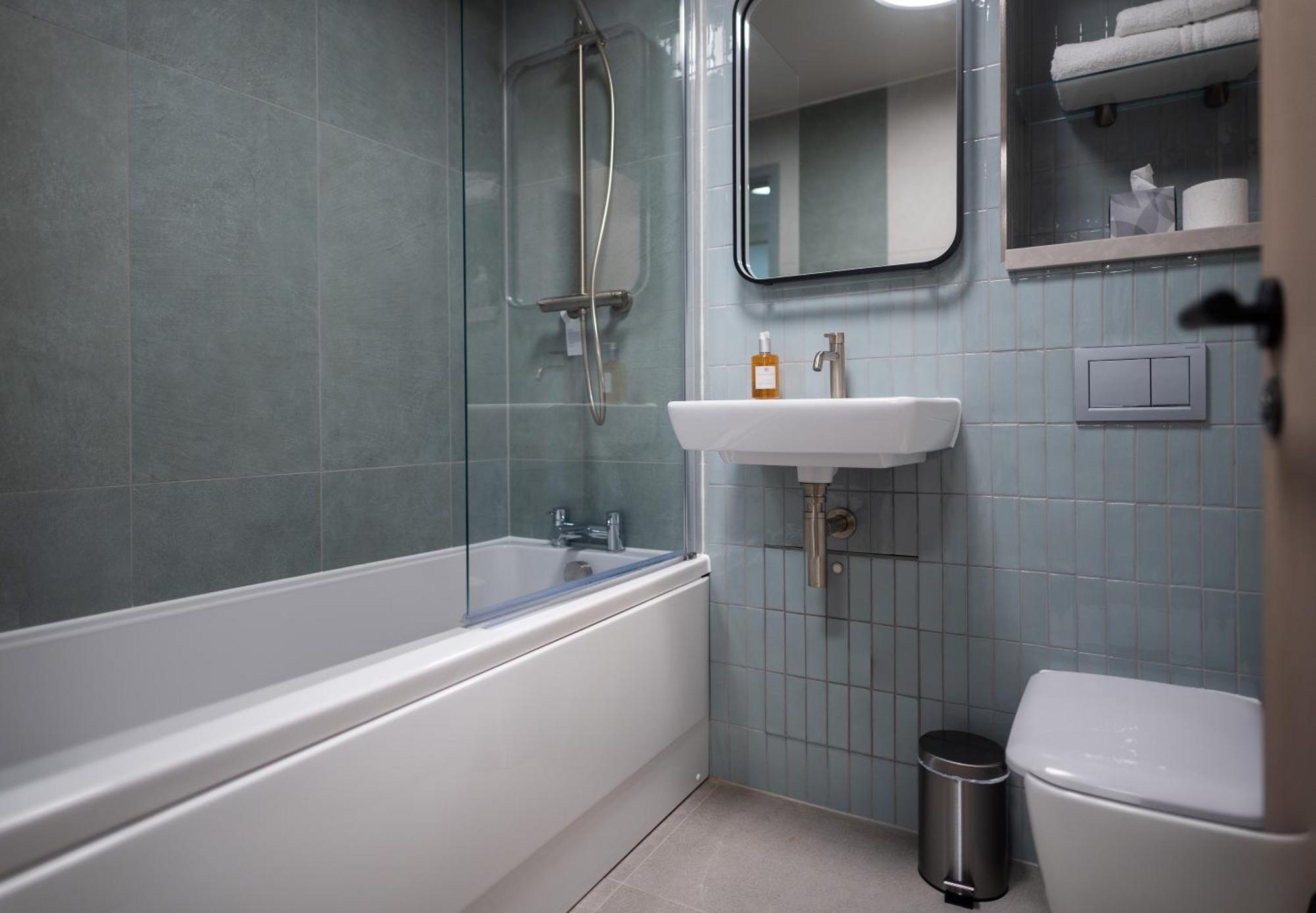 Отель Warwick Conferences - Scarman Tile Hill