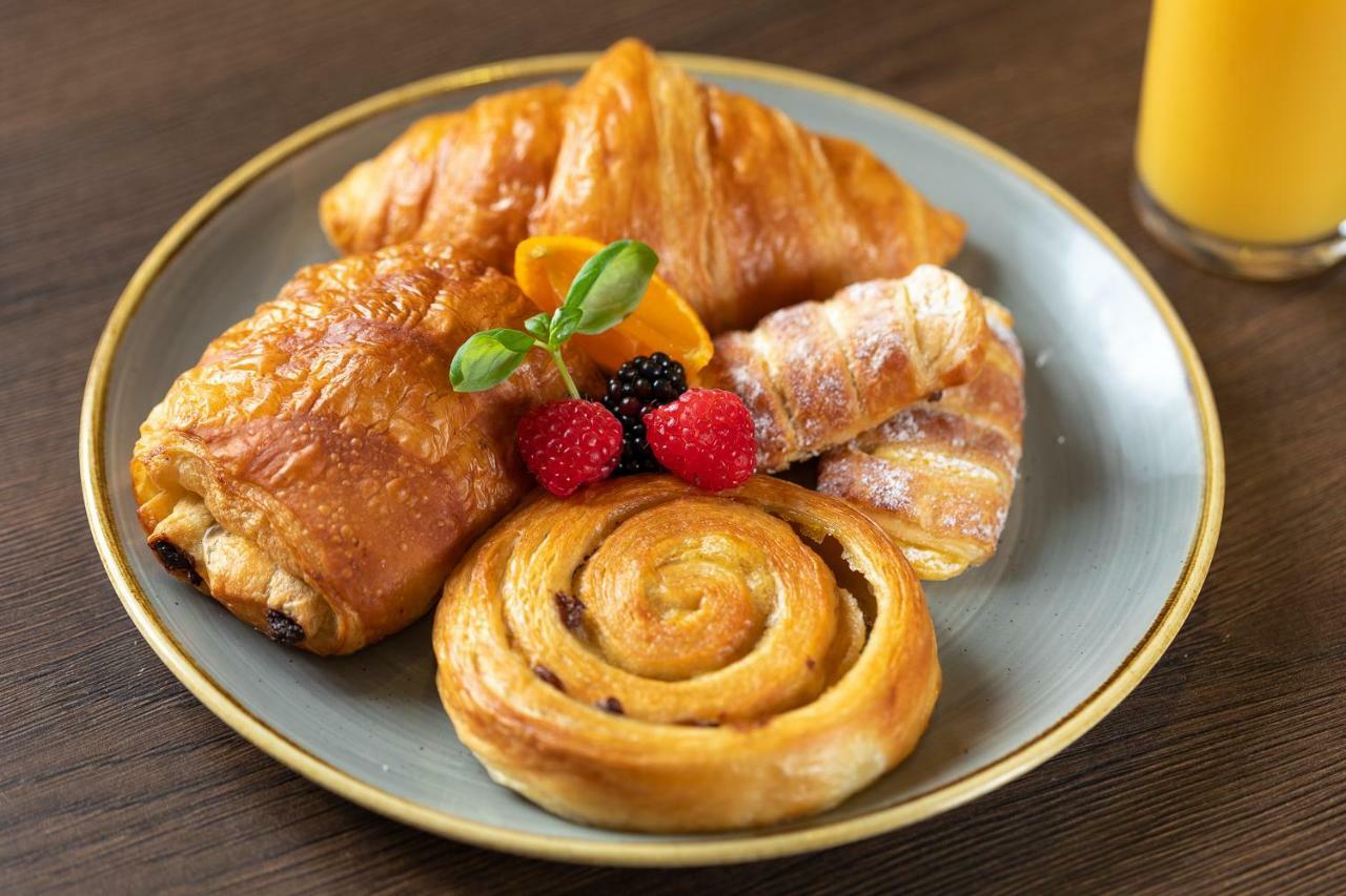 Отель Warwick Conferences - Scarman 4*